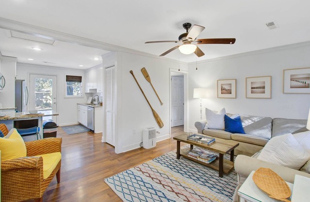 *PROFESSIONALLY CLEANED COASTAL Beach Chic Coastal Villa! Clean w/Large Yard!