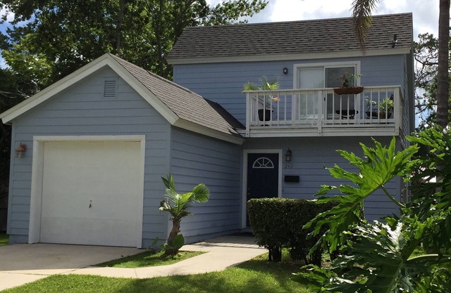 PROMO 10% MONTHLY DISCOUNT!n Location Anastasia Island home, Bring your bikes!