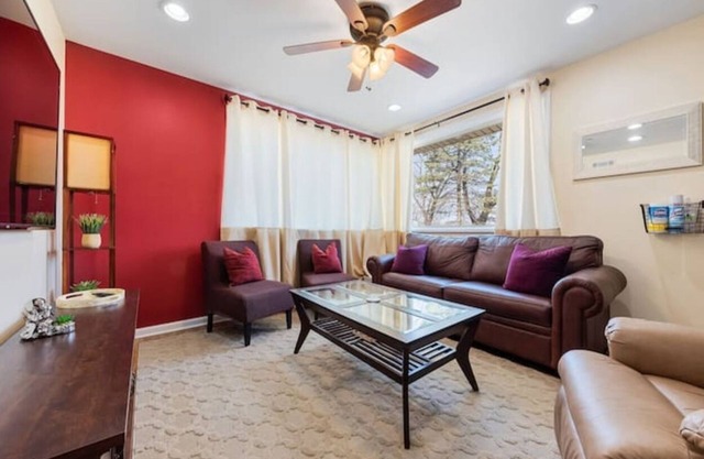 PROMO 15% MONTHLY DISCOUNT!nCozy House, Close to Benedictine & North Central