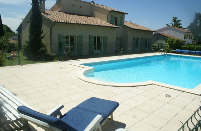 PROMO: Beautiful villa on the outskirts of Toulouse with secure 6x12 m swimming pool