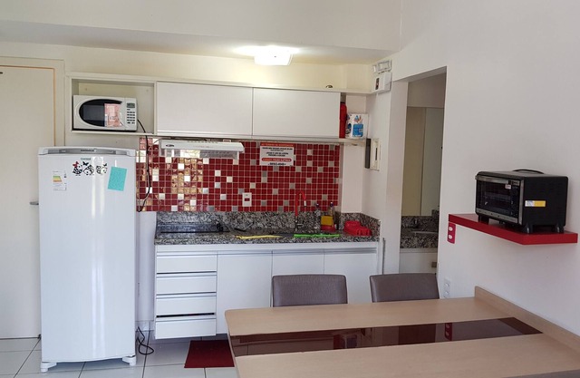 PROMOTION MONDAY TO THURSDAY! Beautiful apartment complete with stove