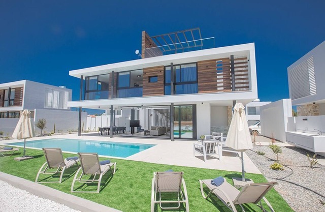 Protaras Elite Pearl Villa EP16 - a villa that sleeps 11 guests in 5 bedrooms