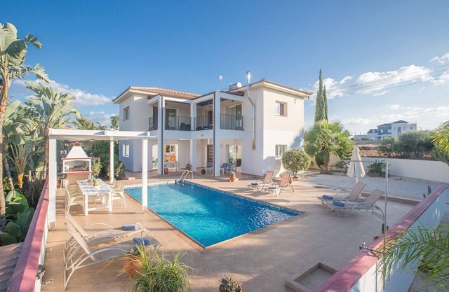 Protaras Holiday Villa AP271 - a villa that sleeps 7 guests in 3 bedrooms