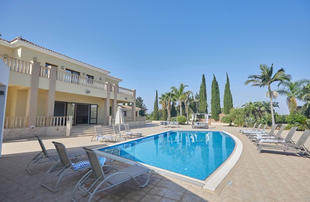 Protaras Holiday Villa PA7 - a villa that sleeps 16 guests in 7 bedrooms