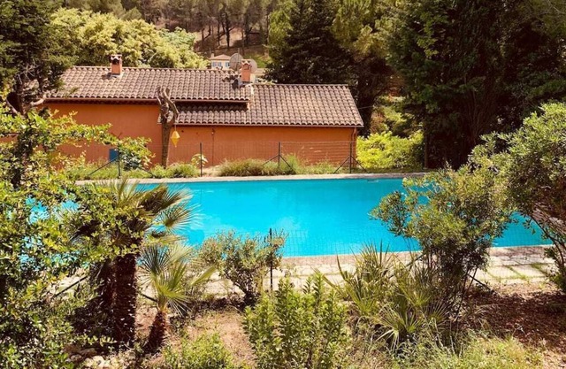 Provencal farmhouse with large swimming pool and garden 20 mins from Cannes