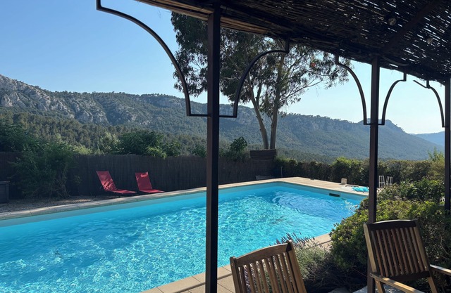 Provencal house with private pool near Bandol