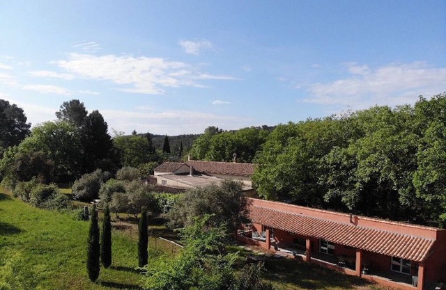 Provencal vacation home with great outdoor living space!