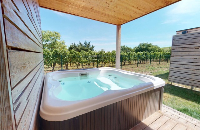 prunelle jacuzzi le clos des vignes