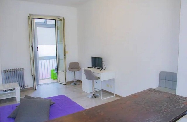 "Purple" Entire Apartment in Turin