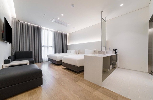 Pyeongtaek La Seine Tourist Hotel
