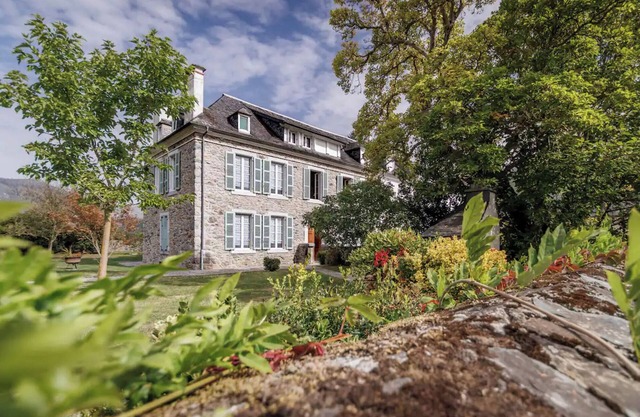 Pyrénées Cottage with Mountain View, Private Terrace, and Wi-Fi – Top-Rated Accommodation