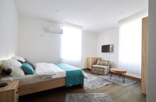 Quadruple Room with Private Bathroom