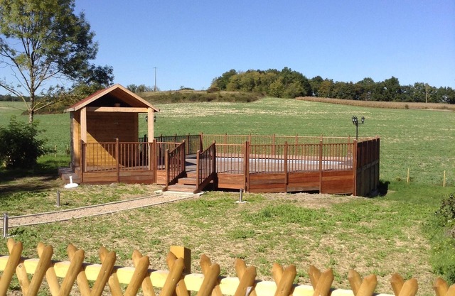 Quaint 2-bed cottage with brand new pool.