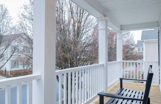 Quaint 3Bedroom Home w/King Bed & Fenced Backyard
