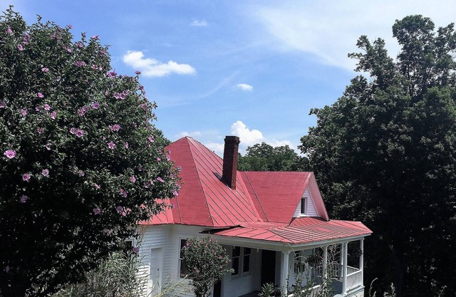 Quaint Cottage Located 15 Miles From Blacksburg VA