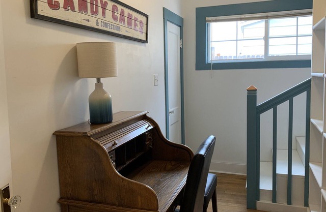 Quaint Little Getaway - Home Away from Home