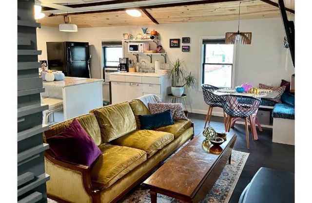 Quaint Loft, Modern luxury touches, Great location