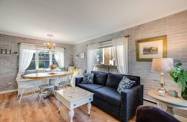 Quaint 'Sur La Mer' Cottage w/Deck, Fire Pit