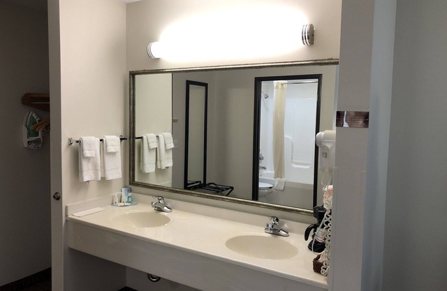 Quality Inn & Suites Sun Prairie Madison East