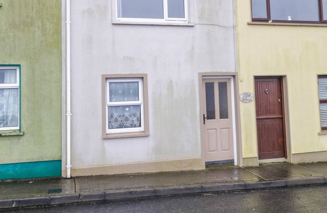 QUAYSIDE HOUSE, family friendly in Roundstone, County Galway