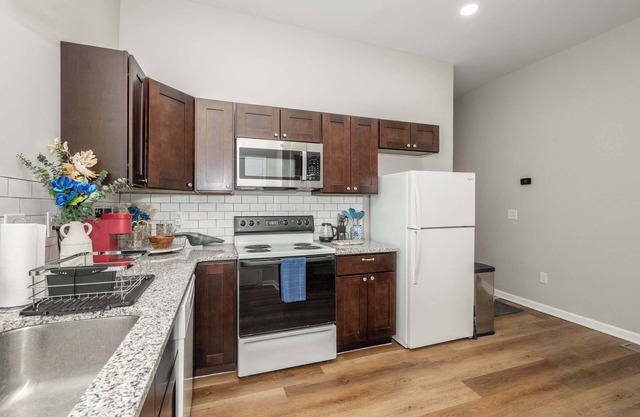 Queen City Retreat 1 - Cozy Home for 6 Near Attractions & Restaurants
