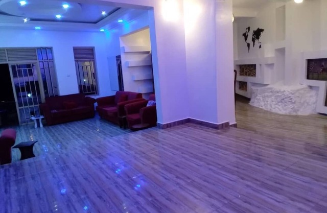 Queen Greenstars Apartment