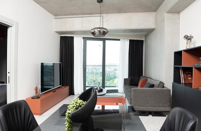 Queen Residence By A