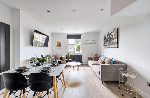 Queen's Park Duplex Apartment