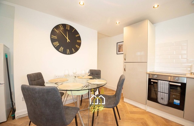 Queen Street Stay - SJA Stays - Modern 2 Bed Apart