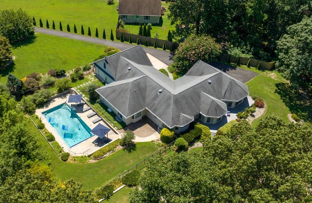 Queenstown Waterfront | Boat Ramp | Pool | Private Dock