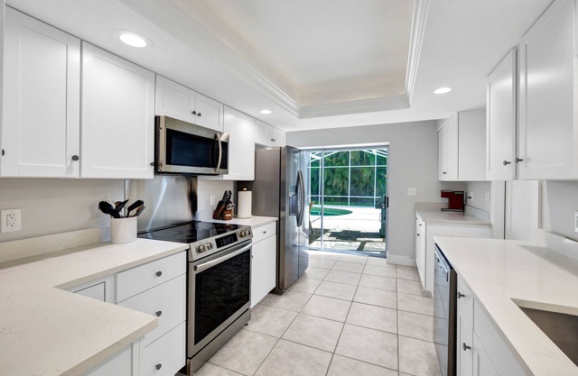 Quiet and private home with heated pool in Naples