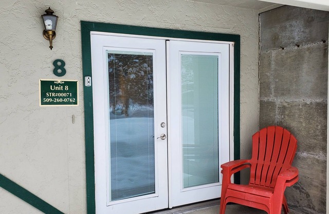 Quiet apartment along the river located about 4 miles east of Leavenworth.