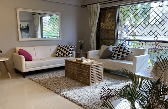 ✪Quiet Bandra 3 bedroom ✪Balconies✪Walk to Ocean✪