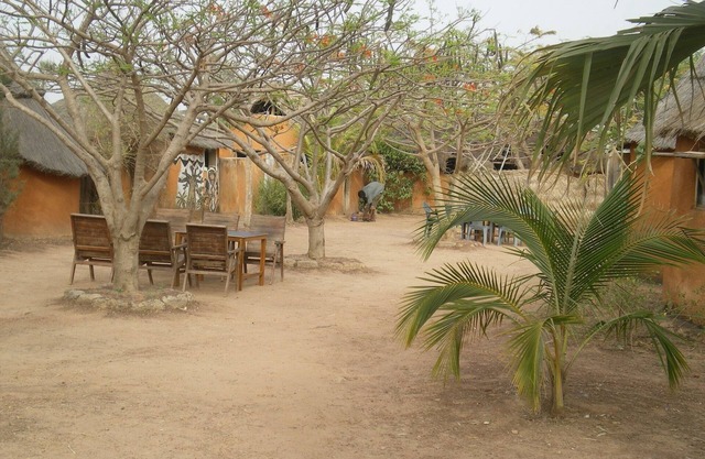 Quiet campsite located in the bush, near the Karfiguéla Waterfalls.