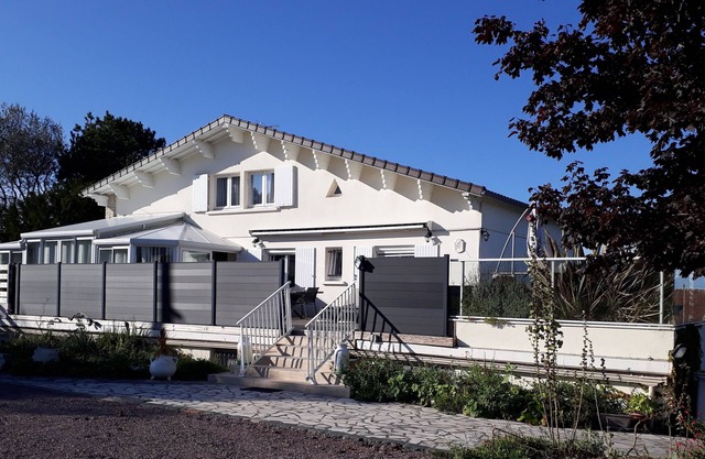 quiet comfort cottage, sea view, terraces and heated indoor pool