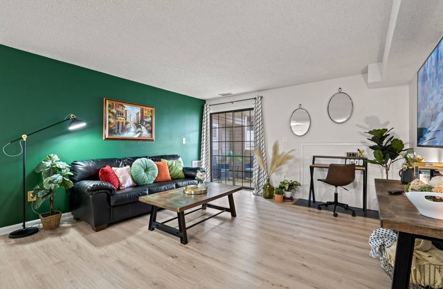 Quiet Condo~Off Street Parking