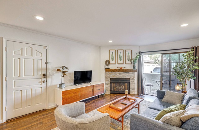 Quiet Condo w/Pool Access, Near Arizona Boardwalk