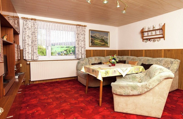 Quiet Cottage Near Trails