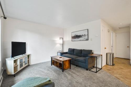 Quiet cozy centrally located furnished apt #2