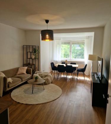 Quiet Family Apartment - 10 min to Center & Oktoberfest - Free Parking - near Nymphenburg Palace & Botanical garden