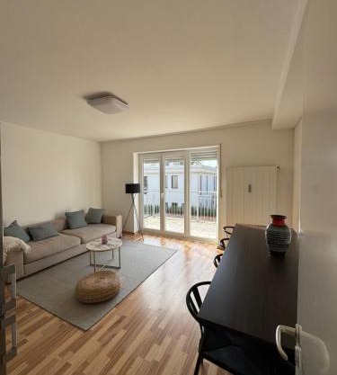 Quiet Family Apartment - 10 min to Center & Oktoberfest - Free Parking - Balcony - near Nymphenburg Palace & Botanical garden