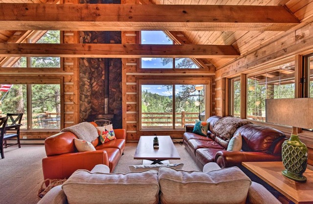 Quiet Guffey Getaway with Private Deck, Pond and Canoe