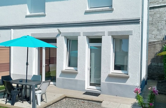 Quiet house, close to port, beaches, center, sightseeing and tourist activities