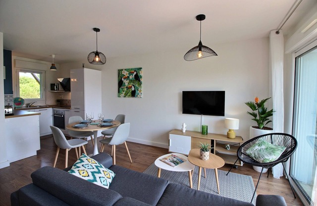 Quiet house for 4 people in private domain with swimming pool - golf and beach nearby
