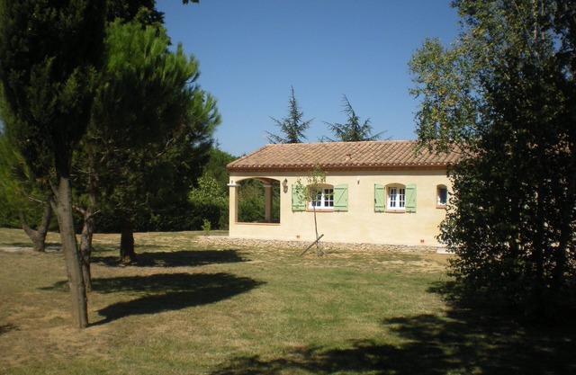 Quiet house near a landscaped lake