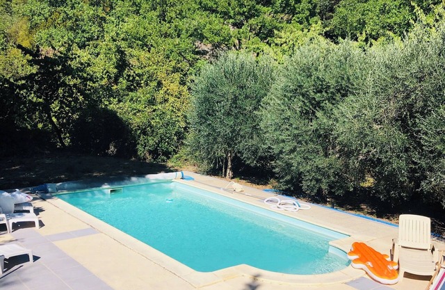 Quiet house with swimming pool, not overlooked