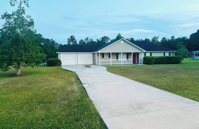 Quiet Location convenient to I-95 & Beach Causeways! NO FEES!