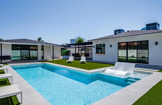 Quiet Modern Estate w/ Guest Home & Heated Pool: Scottsdale
