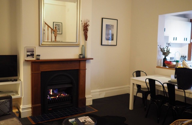 Quiet Oasis in Darlinghurst - 2 bed 2 bath character flat on quiet leafy street