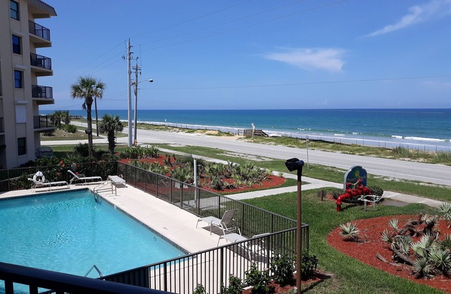 Quiet Oceanfront Condo, 2 Bed/2 Bath, Steps To The Beach